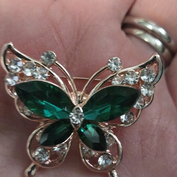 Emerald Green Butterfly Brooch - Picture 3 of 3